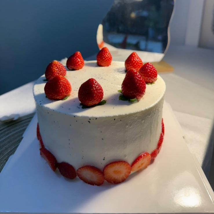 草莓卡士達伯爵戚風