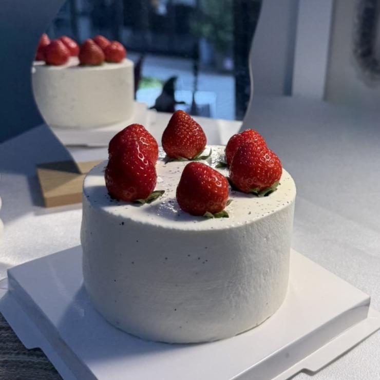 草莓卡士達伯爵戚風